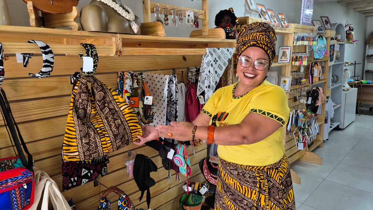 Do “carro do ovo” à Tok Africano: Neide Baldez transforma crise em negócio focado na ancestralidade Do “carro do ovo” à Tok Africano: Neide Baldez transforma crise em negócio focado na ancestralidade