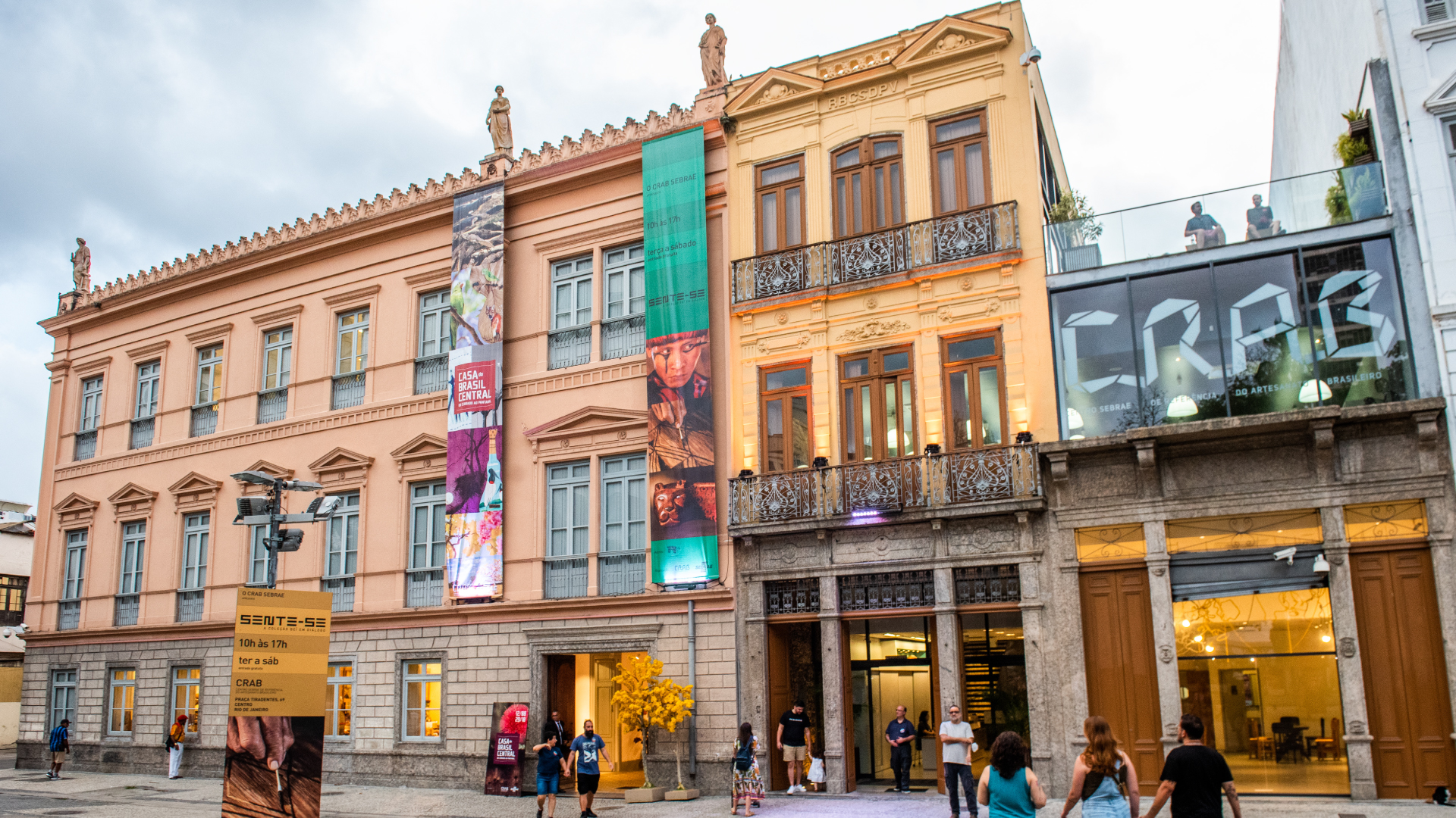 Sebrae homenageia artesãos e lança a sexta edição do Prêmio TOP 100 de Artesanato Sebrae homenageia artesãos e lança a sexta edição do Prêmio TOP 100 de Artesanato