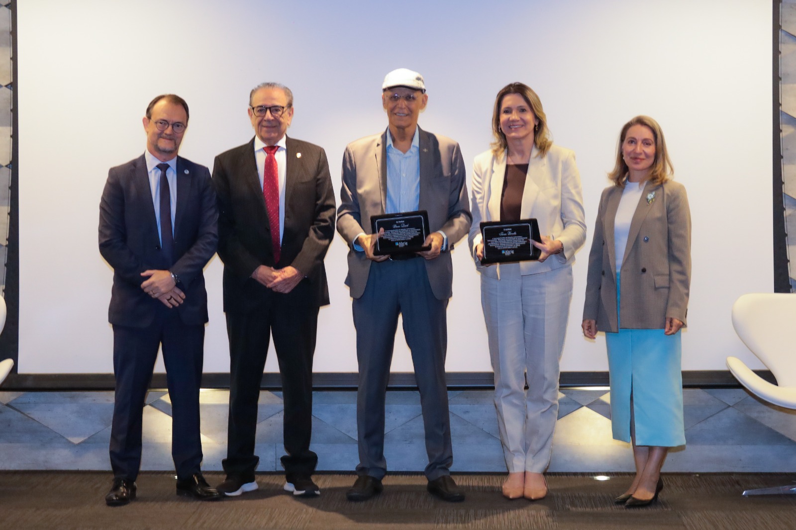 Sebrae é homenageado pelo trabalho na melhoria do ambiente de negócios