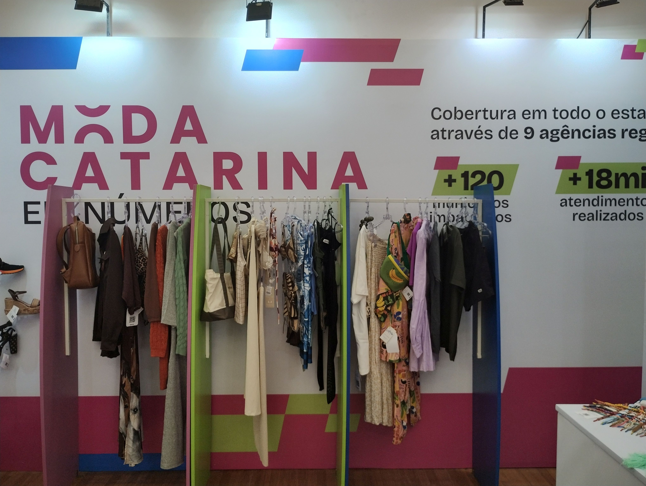 Sebrae reúne empreendedores de diferentes estados e fortalece pequenos negócios de moda na Febratex Sebrae reúne empreendedores de diferentes estados e fortalece pequenos negócios de moda na Febratex