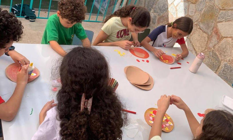 Com crianças fora da escola, cresce a procura por espaços e experiências que vão além das telas