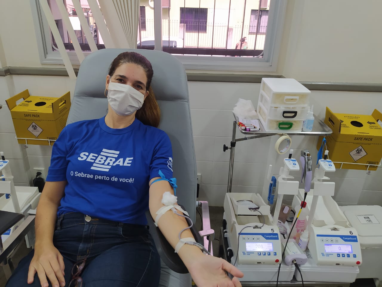 Carolina, que tem um tipo sangu&iacute;neo raro, tamb&eacute;m participou da doa&ccedil;&atilde;o